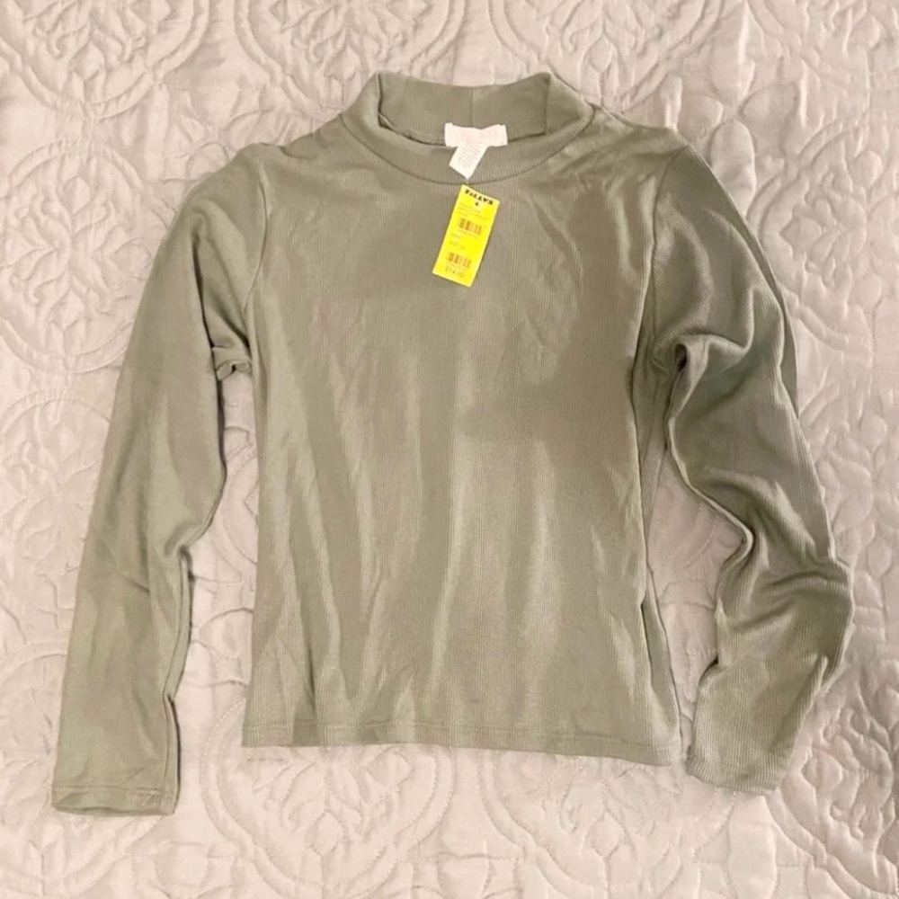 Juniors Sage Green Long Sleeve Crop Top